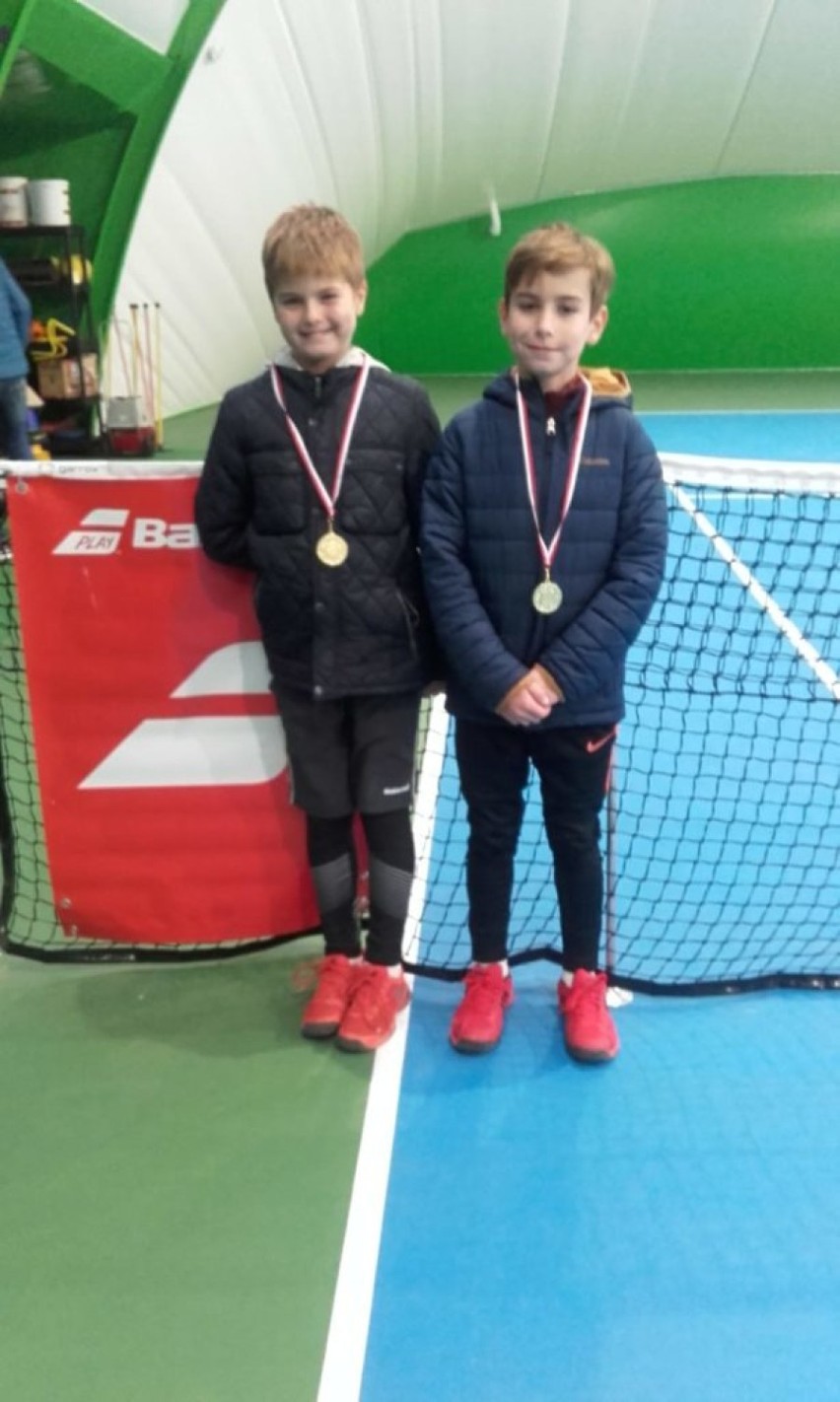 Młodzi tenisiści KT Szczawno Zdrój świetnie spisali się w  Wojewódzkim Turnieju Klasyfikacyjnym