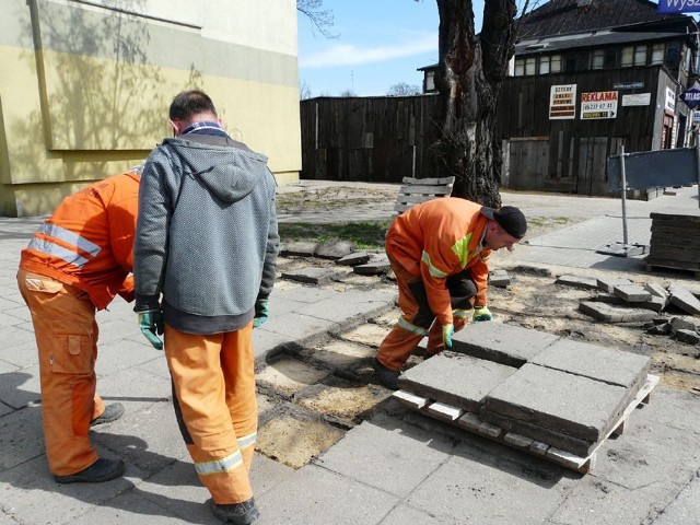 Kończą remont chodnika na Moniuszki