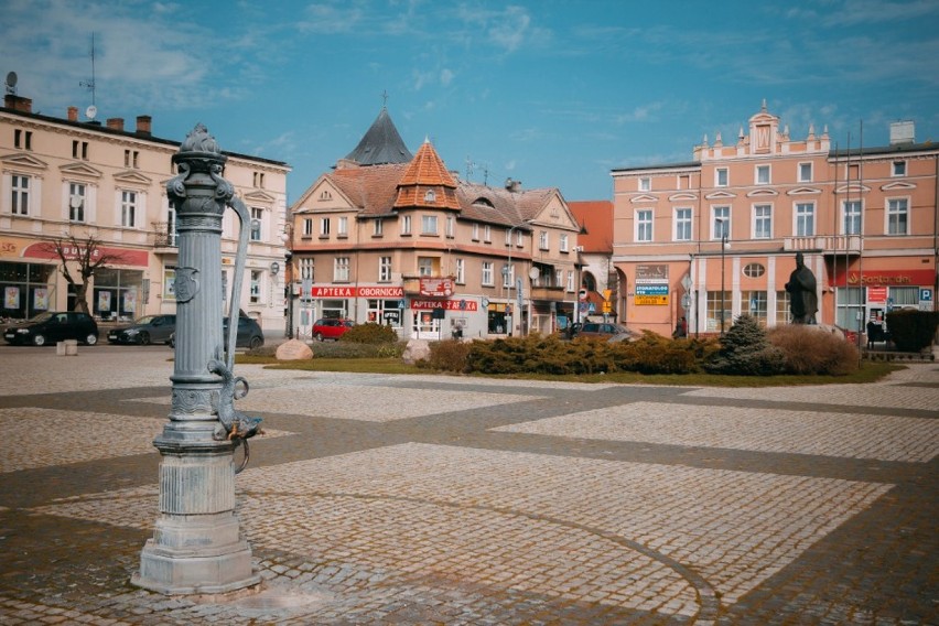 Ulice Obornik w drugim dniu wprowadzenia ograniczeń w przemieszczaniu