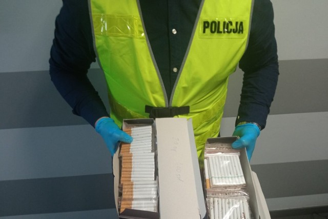Policjanci z Włocławka otrzymali informację, że w jednym z lokali handlowych na osiedlu Południe mogą znajdować się nielegalne wyroby tytoniowe