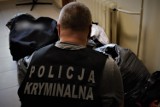 Nowodworscy policjanci zabezpieczyli podrobioną odzież i torebki warte 300 tys. zł