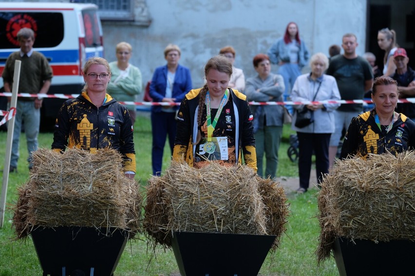 Bieg Rolnika w Mokrsku. Zobacz zdjęcia z biegu z taczkami i dekoracji zwycięzców 