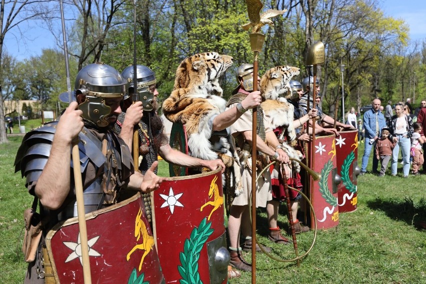 Legioniści rzymscy byli jedną z atrakcji na otwarciu po...