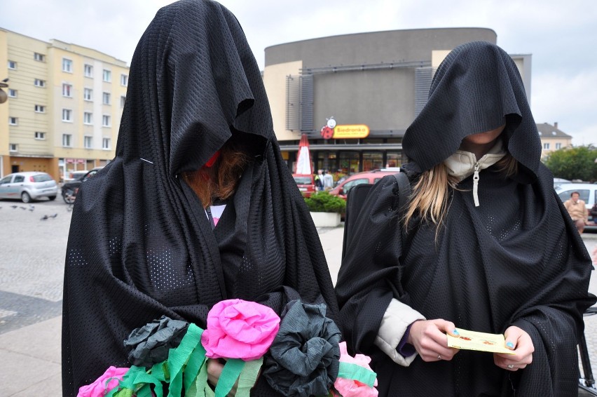 Kilkadziesiąt osób ze Słupska wzięło udział w marszu...