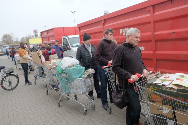 Akcja Kuriera "Drzewko za makulaturę"