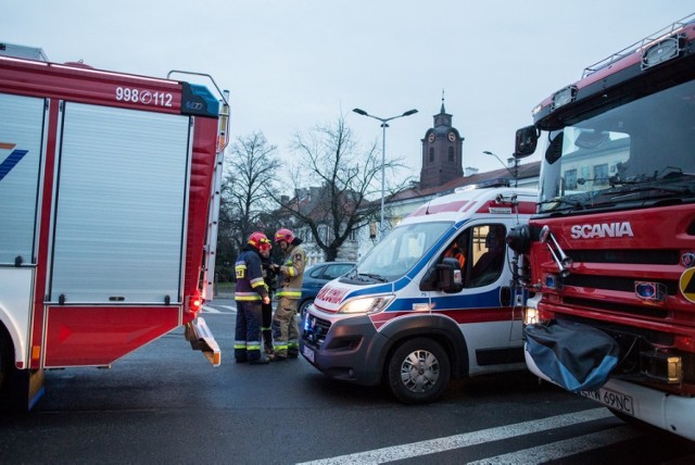 W środę, 8 stycznia, na pl. Piłsudskiego w Rawie Mazowieckiej doszło do wybuchu gazu w mieszkalnym kontenerze. Przyczyną wypadku było prawdopodobnie rozszczelnienie przewodu doprowadzającego gaz do kuchenki. W wyniku wybuchu poparzony został mężczyzna. Ratownicy udzielili poszkodowanemu pierwszej pomocy, po czym odwieźli go do szpitala.