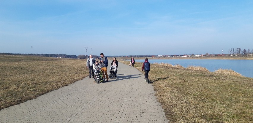 Wiosenna pogoda ściągnęła nad zalew wielu mieszkańców [ZDJĘCIA]