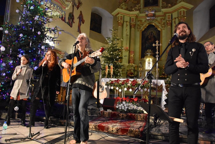 Artyści zaśpiewali w kościele w Łęgu Tarnowskim...