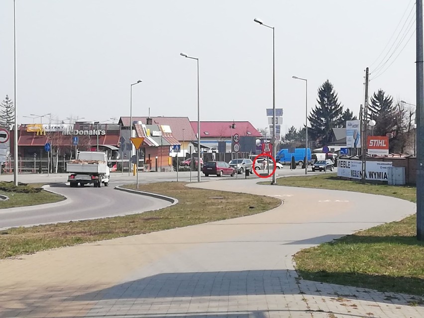 Nagi mężczyzna biegał wokół ronda w Chełmie. Interweniowała policja