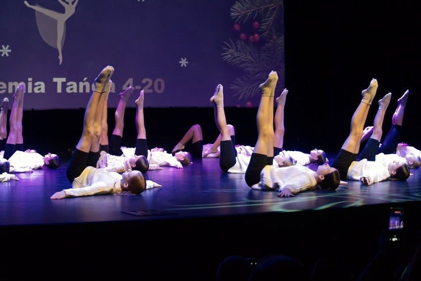 Blisko 300 tancerzy wystąpiło w świątecznym pokazie Akademii Tańca 4-20