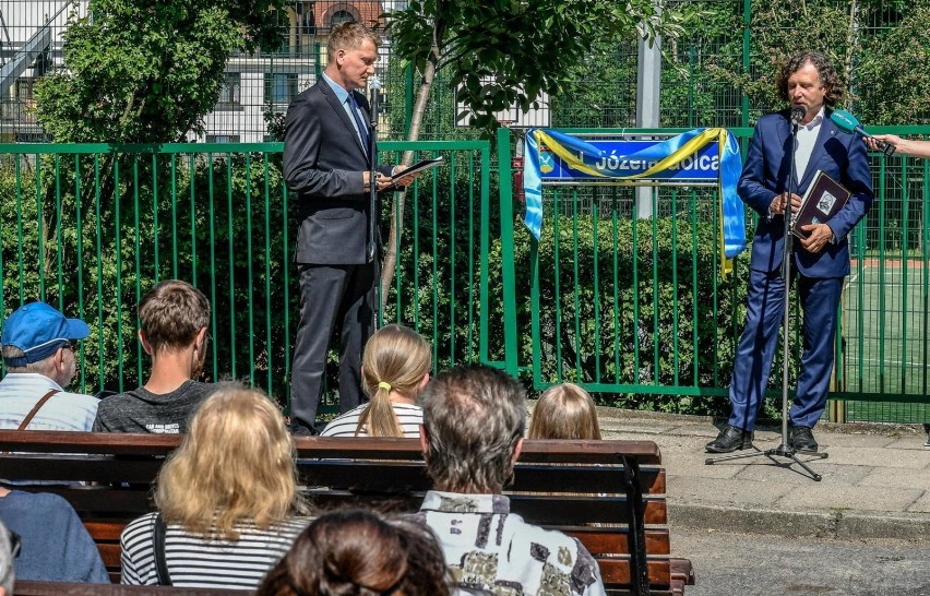 Fragment ulicy 3 Maja w Sopocie z nową nazwą. Miasto...