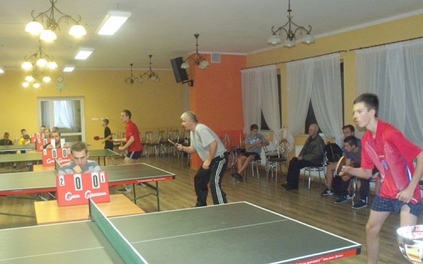 Coroczny turniej  niepodległościowy tenisa stołowego w Bożacinie 