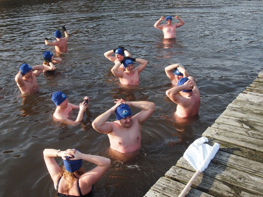 W Świdniku powstał klub morsa „Lodołamacz”. Członkowie nie narzekają na brak okazji do zimnych kąpieli