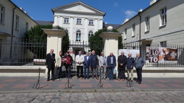 I LO w Kaliszu. Sentymentalna wizyta wychowanków w murach szkoły po latach