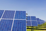 "Słoneczne dachy Kwidzyna" z potężnym dofinansowaniem marszałka. Panele solarne pojawią się na ponad 100 budynkach