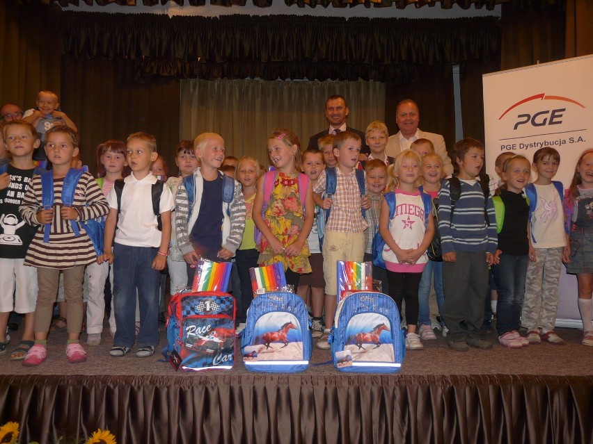 Wieluń: PGE rozda w poniedziałek 40 plecaków