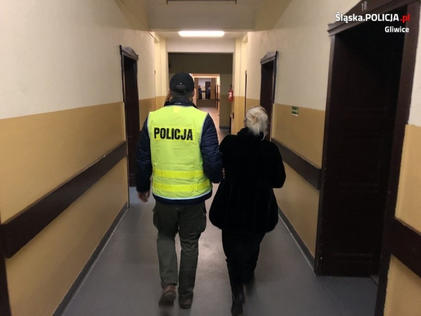 Gliwicka policja zatrzymała oszustki z Częstochowy. Kobiety mogły ukraść seniorom nawet 200 tysięcy złotych [ZDJĘCIA]