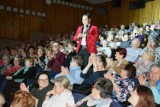 Dzień Seniora w Opocznie. Koncert w MDK dał dla seniorów Aleksander Martinez. ZDJĘCIA