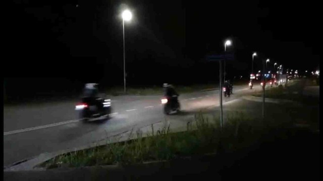 W piątek wieczorem jeden z mieszkańców osiedla JAR zarejestrował przejazd kilkunastu motocyklistów
