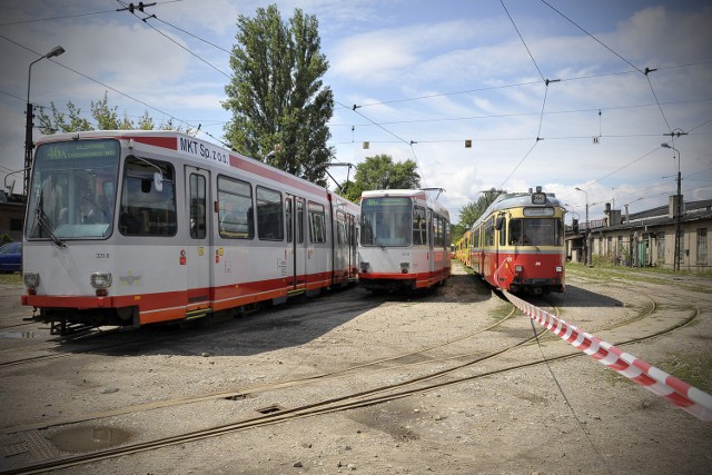 Tramwaju 46 z Łodzi do Ozorkowa, bronili związkowcy, działacze SLD i miłośnicy komunikacji miejskiej.