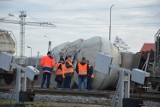 Wypadek kolejowy w Łowiczu. Wykoleiły się dwa wagony [ZDJĘCIA]