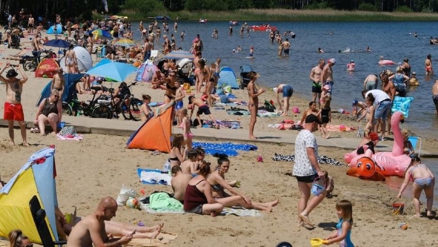 Tak często wyglądają letnie dni nad Pogorią III. Plażowiczów...