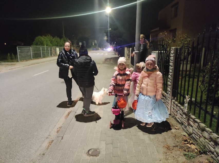 Halloween na ulicach Wągrowca. W niedzielny wieczór dzieci bawiły się w całym mieście!