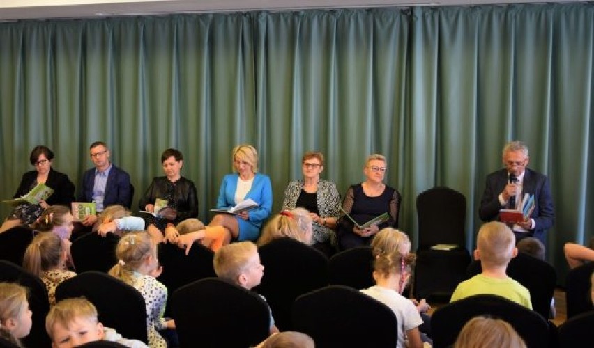 Krotoszyn. Samorządowcy czytali wiersze w ramach akcji Cała Polska Czyta Dzieciom [FOTO] 