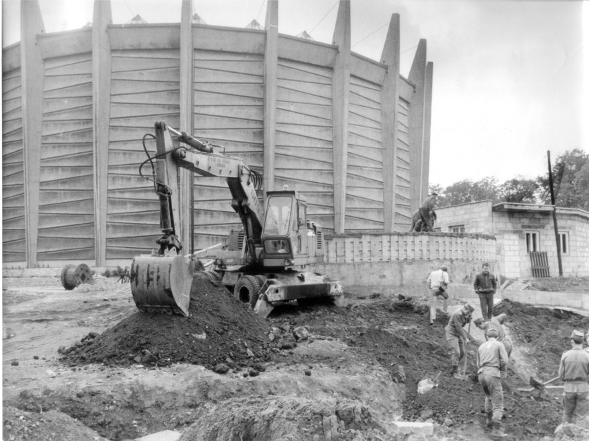 Zobacz unikatowe zdjęcia Panoramy Racławickiej [STARE FOTOGRAFIE]