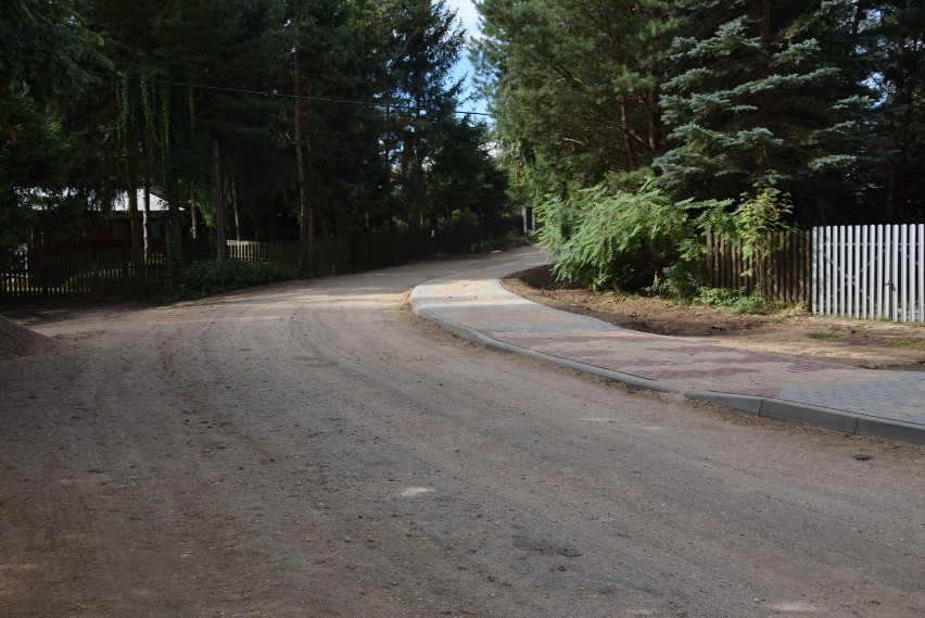Porzucony remont drogi w gminie Bakałarzewo. Starosta obiecuje, że lada dzień prace będą wznowione 