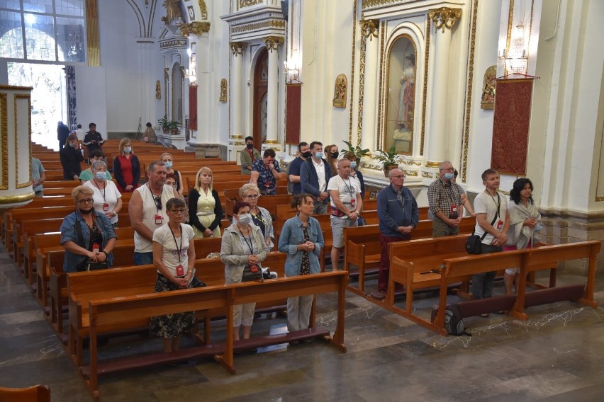 Pielgrzymi ze Zduńskiej Woli odwiedzili Sanktuarium Matki...