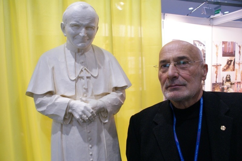 Sakralia 2012: Wyrzeźbił papieża innego niż wszystkie [ZDJĘCIA]