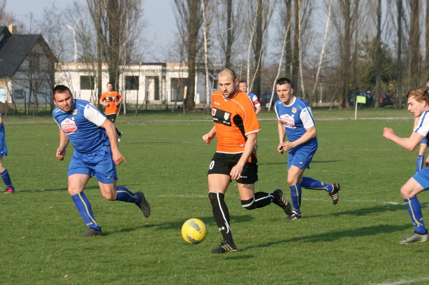 Zjednoczeni Piotrków Kujawski - Dąb Barcin 4:0 w meczu 18. kolejki 5 ligi [zdjęcia]