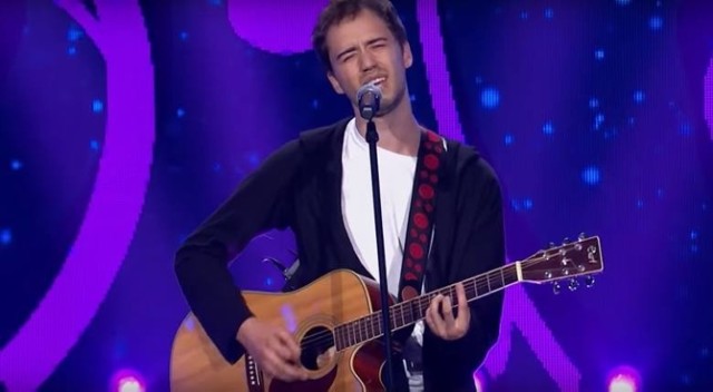 Jakub Proch to silnie związany z Toruniem młody wokalista. Rywalizuje w programie The Voice of Poland, w którym co sobotę odbywają się teraz bitwy. Jakub jest do swojej gotowy!