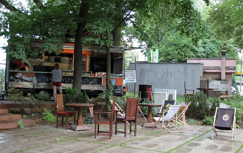 Bezogródek - królestwo foodtrucków w centrum Krakowa [ZDJĘCIA]