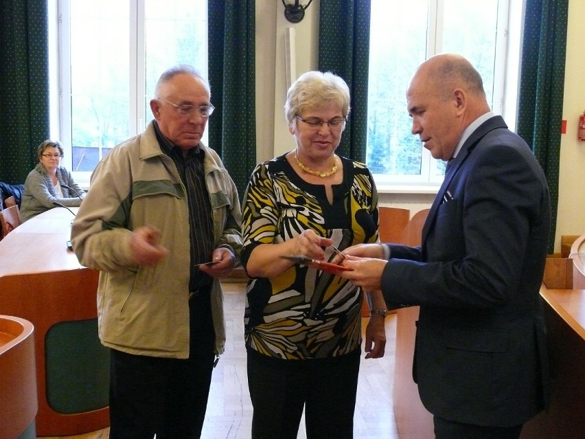Bełchatowska Karta Rodziny. Ponad 250 seniorów z Bełchatowa  złożyło wnioski o wydanie karty 