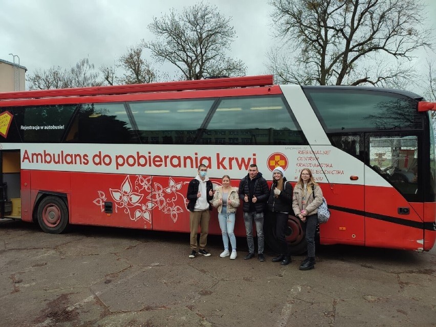 Zespół Szkół RCKU w Trzciance (gmina Kuślin), zaprasza na kolejnej już akcji oddawania krwi. Kiedy i gdzie, podzielisz się cennym darem? 