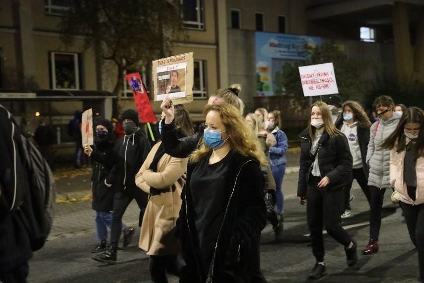 Legnica: Strajk Kobiet przeszedł ulicami miasta