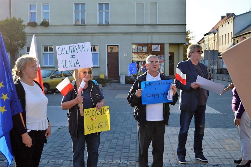 Złotowianie solidaryzują się z ogólnopolskimi protestami [ZDJĘCIA]