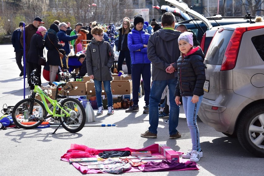 Sprzedali stary rower na "pchlim targu" w Kielcach i teraz mają pieniądze na nowy [ZDJĘCIA]