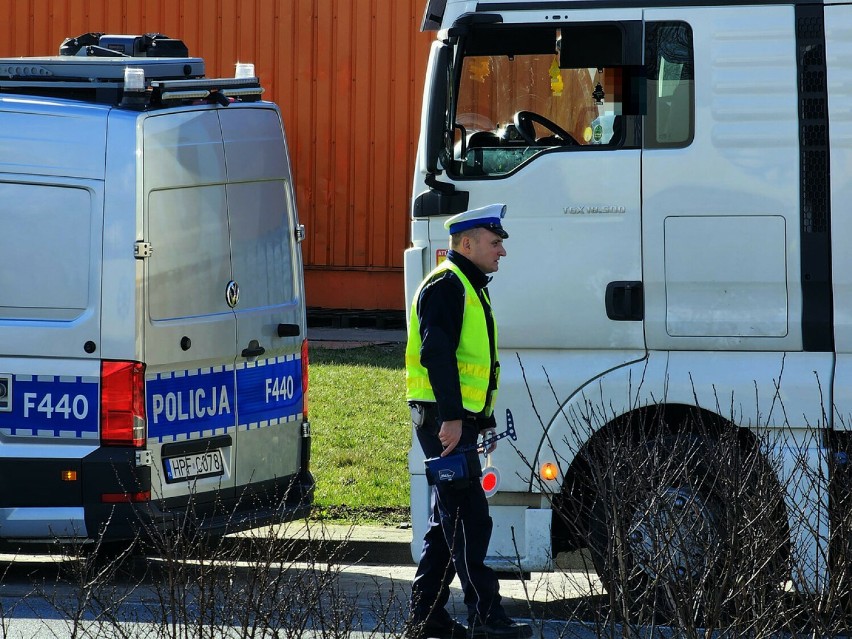 Policyjna akcja "Truck&bus" w Piotrkowie i powiecie. Posypały się mandaty, zatrzymano prawa jazdy ZDJĘCIA