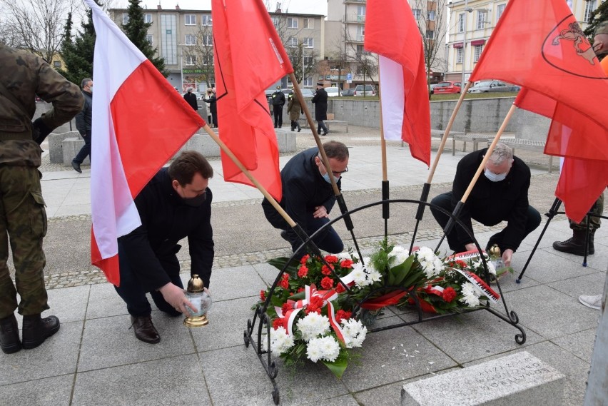 Obchody powrotu Pruszcza do Macierzy. W 76. rocznicę mieszkańcy złożyli symboliczne kwiaty |ZDJĘCIA