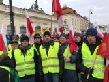 Około pięćdziesięciu rolników z Budzynia protestuje w Warszawie (ZDJĘCIA)