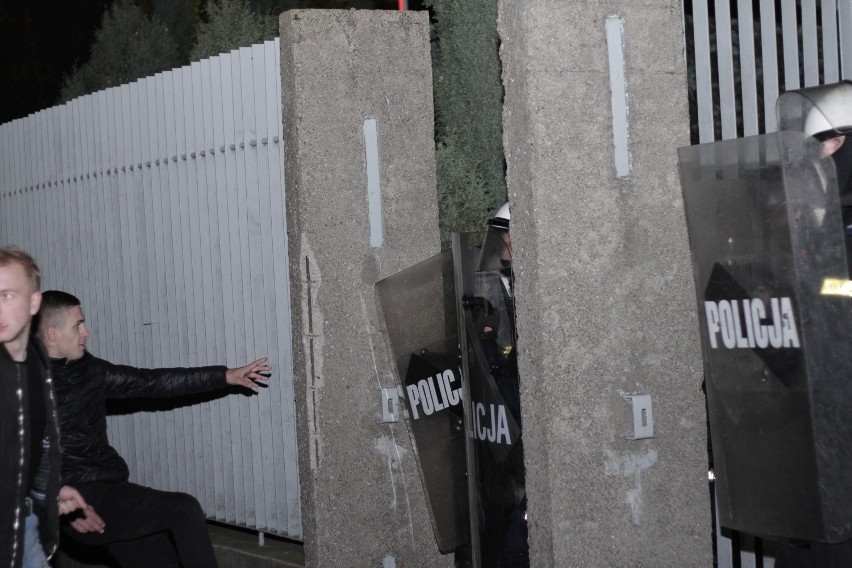 3 miesiące aresztu po niedzielnych ekscesach przed Komendą Miejską Policji w Koninie 
