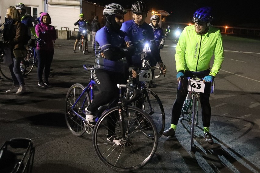 Ponad setka rowerzystów wzięła udział w imprezie FlyBike,...