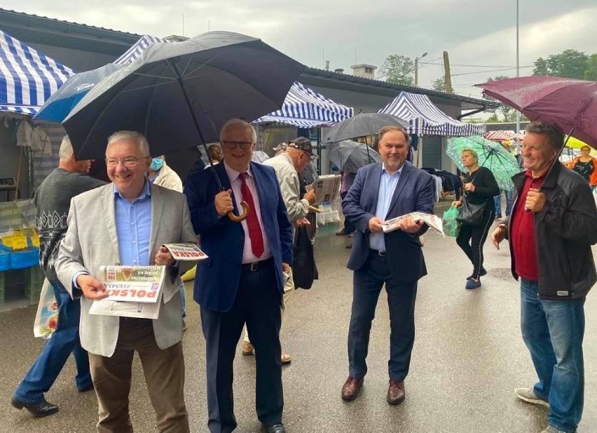 W poniedziałek na staszowskim targowisku pojawili się...