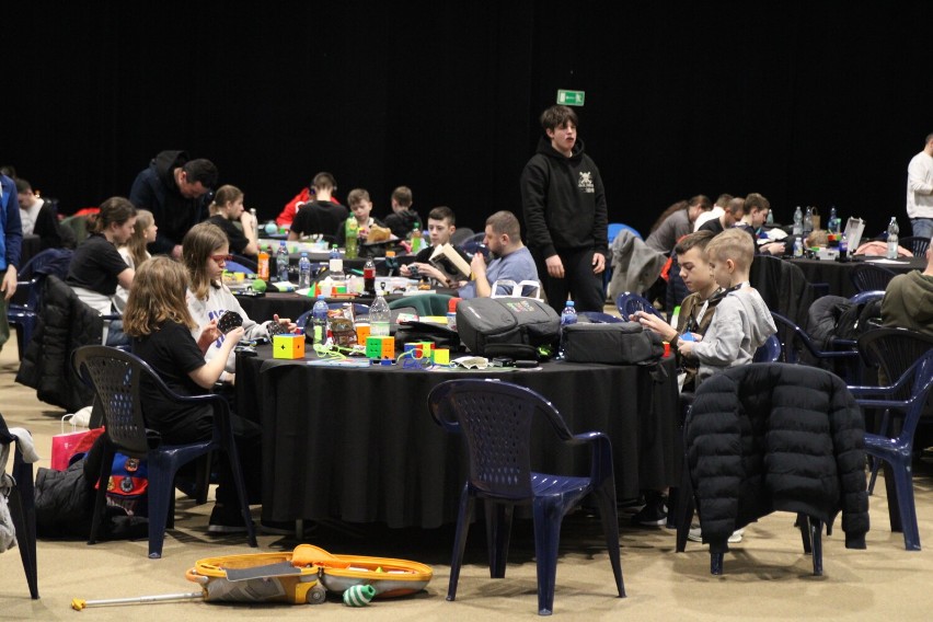 Mistrzowie w układaniu Kostki Rubika spotkali się w Koninie. W zawodach udział wzięło 150 zawodników z 4 krajów 