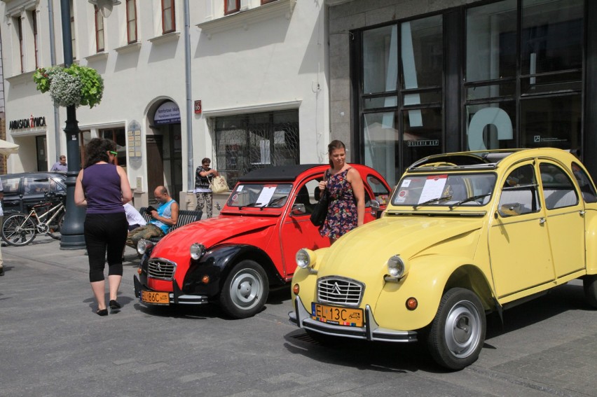 Classic Cars, wystawa samochodów na ul. Piotrkowskiej z...