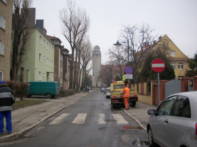 W ciągu tygodnia ulica Mickiewicza zdążyła być dwukierunkową, a następnie jednokierunkową w jedną, a potem jednokierunkową w drugą stronę.