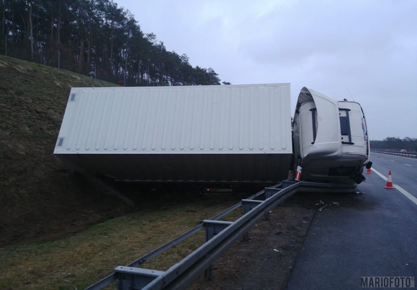 Wypadek ciężarówki na autostradzie A4 pod Krapkowicami